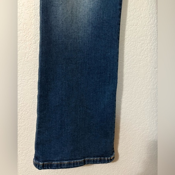 Joe’s Flawless Fabric The Provocateur Petite Bootcut Medium/Dark Wash Denim. - Picture 9 of 16